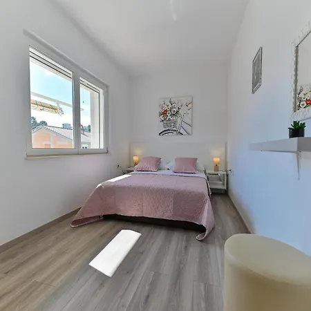 Modern In With Sea Nearby Appartamento Traù