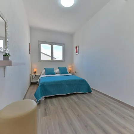 Modern In With Sea Nearby Apartment